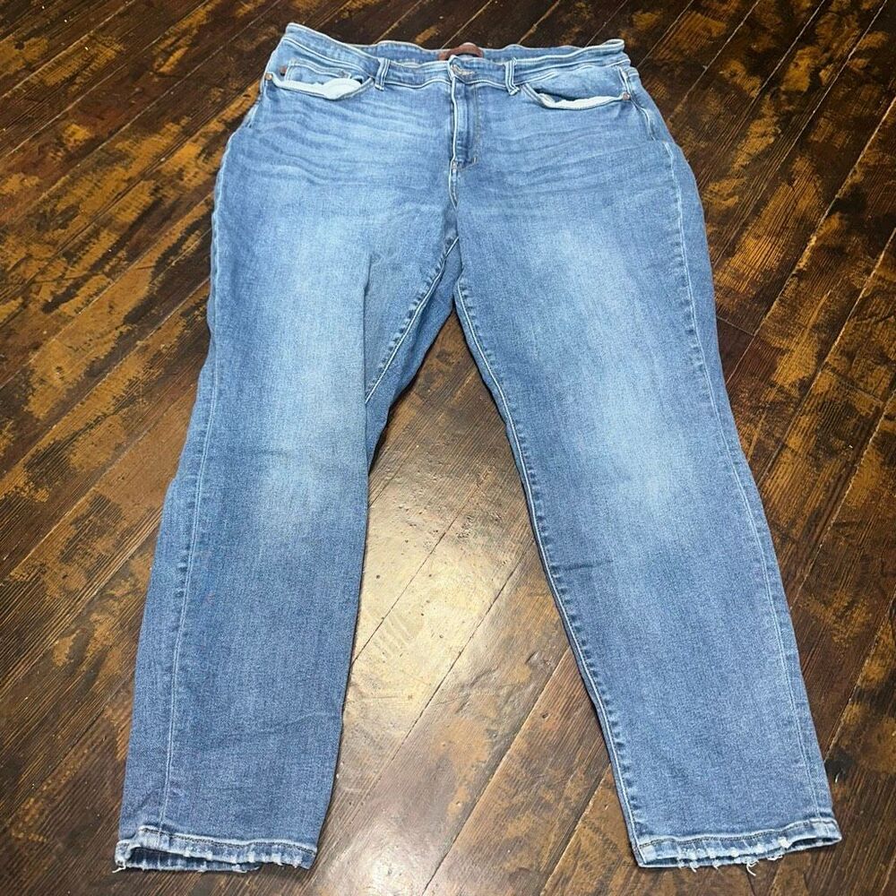 Judy Blue distressed stretchy size 20W straight leg  jeans